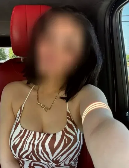 Emilia, 27