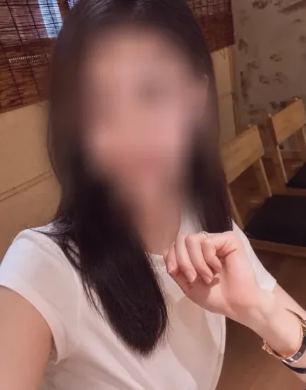 Kira, 35