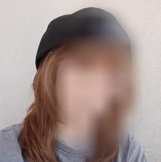Manuela, 27