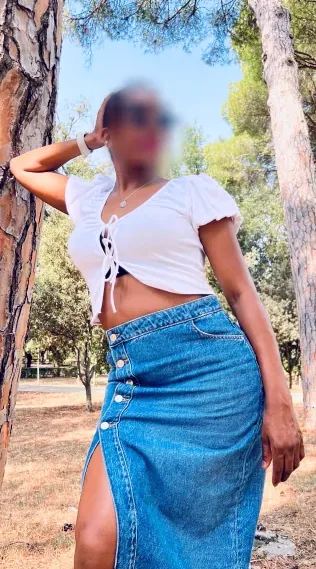 Melanie, 37