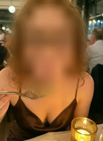 Özlem, 25