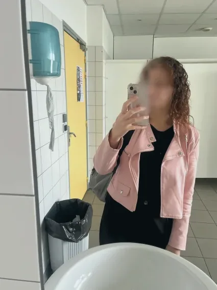 Zeynep, 20